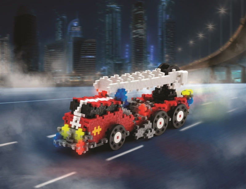 Fire Engine On The Road - Plus Plus 500 Piece Go! Fire and Rescue Build Set - 7009